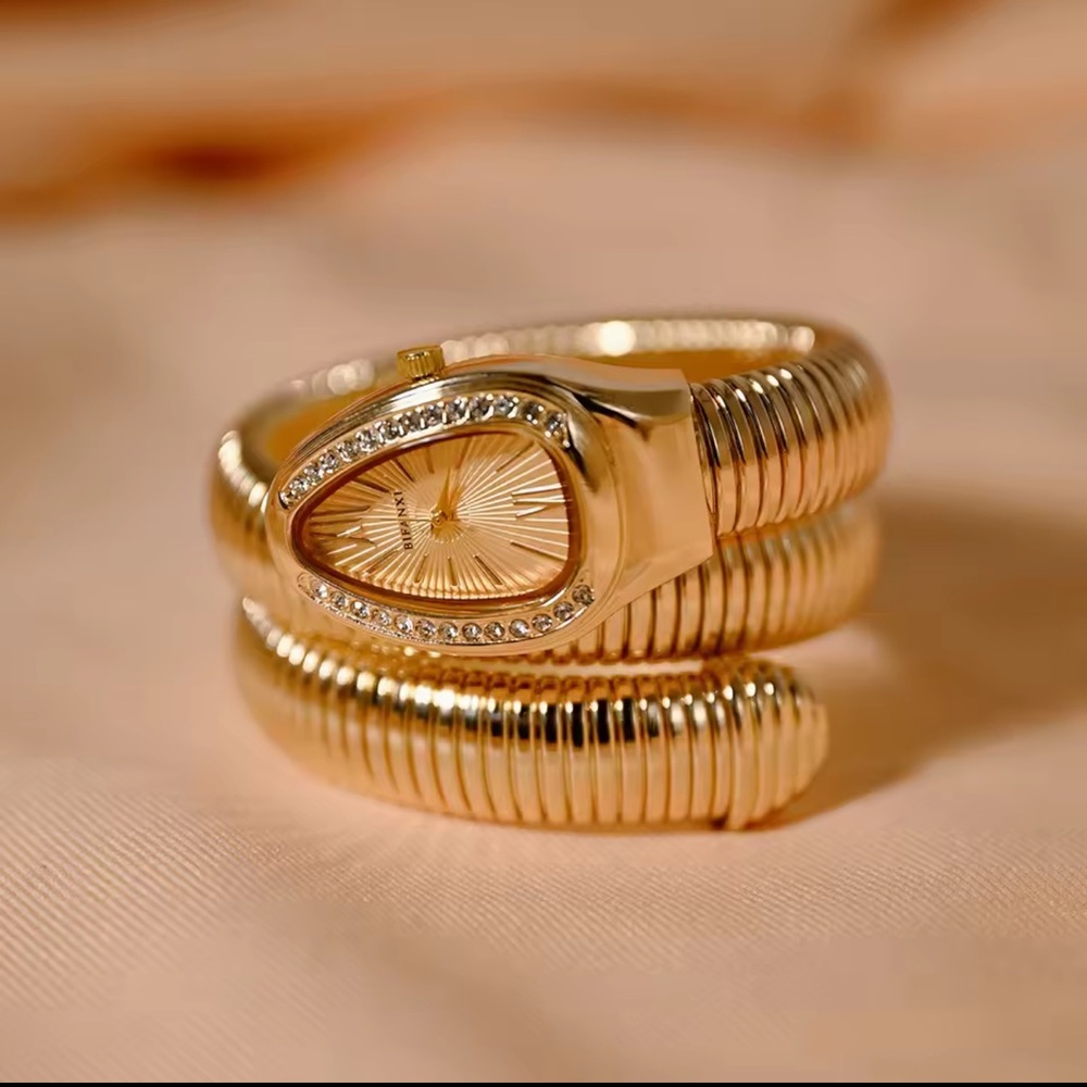 Serpenti Elegant Gold Wrap Women's Watch